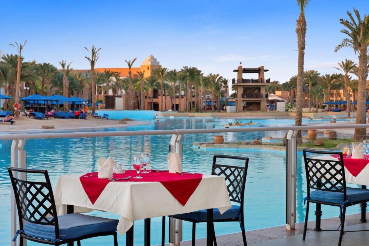 Pickalbatros The Palace Port Ghalib Esterno foto View of the pool at the Hilton Luxor