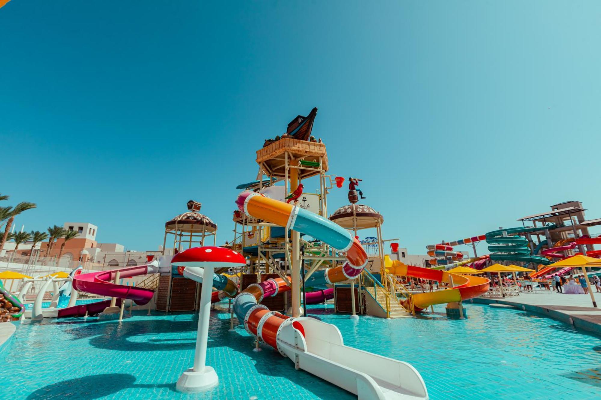 Pickalbatros The Palace Port Ghalib Esterno foto The Land of Legends Theme Park